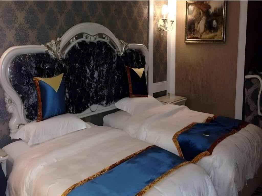 เฉิงตู เฟรนช์ ธีม โกลด์ พาเลซ Hotel ภายนอก รูปภาพ