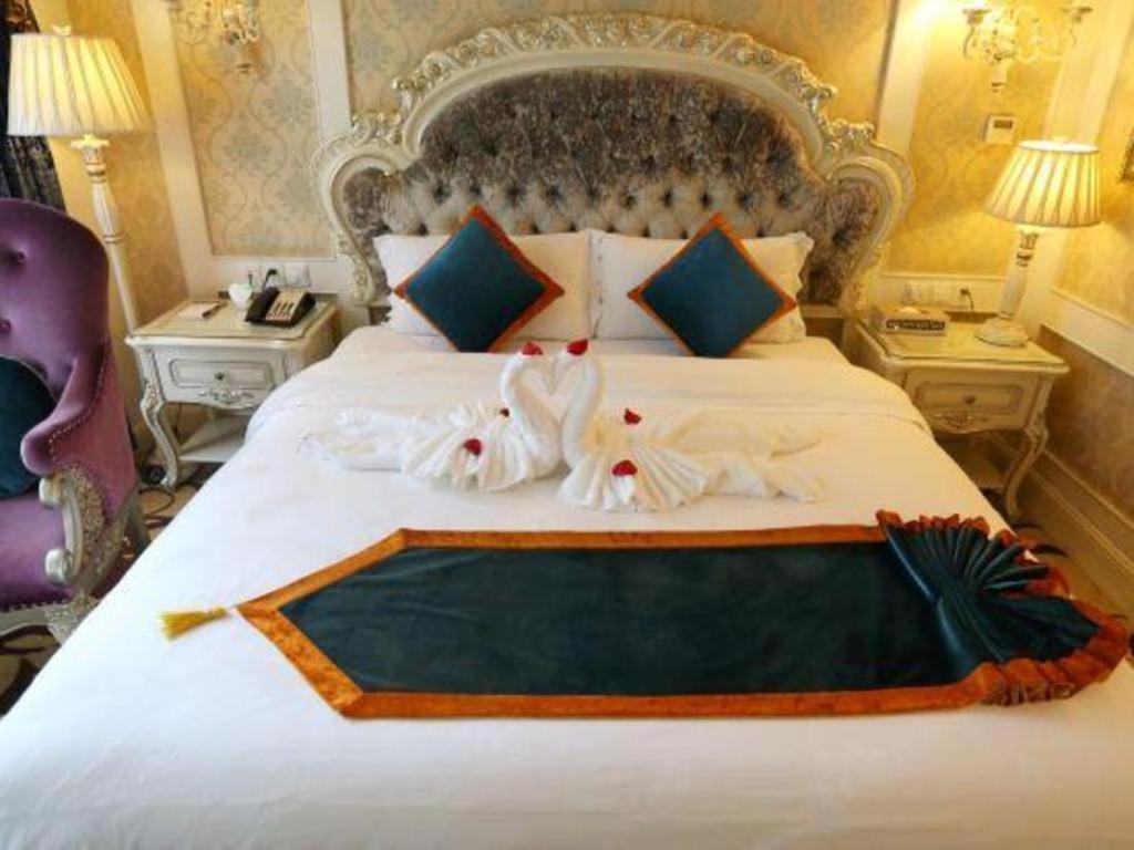เฉิงตู เฟรนช์ ธีม โกลด์ พาเลซ Hotel ภายนอก รูปภาพ