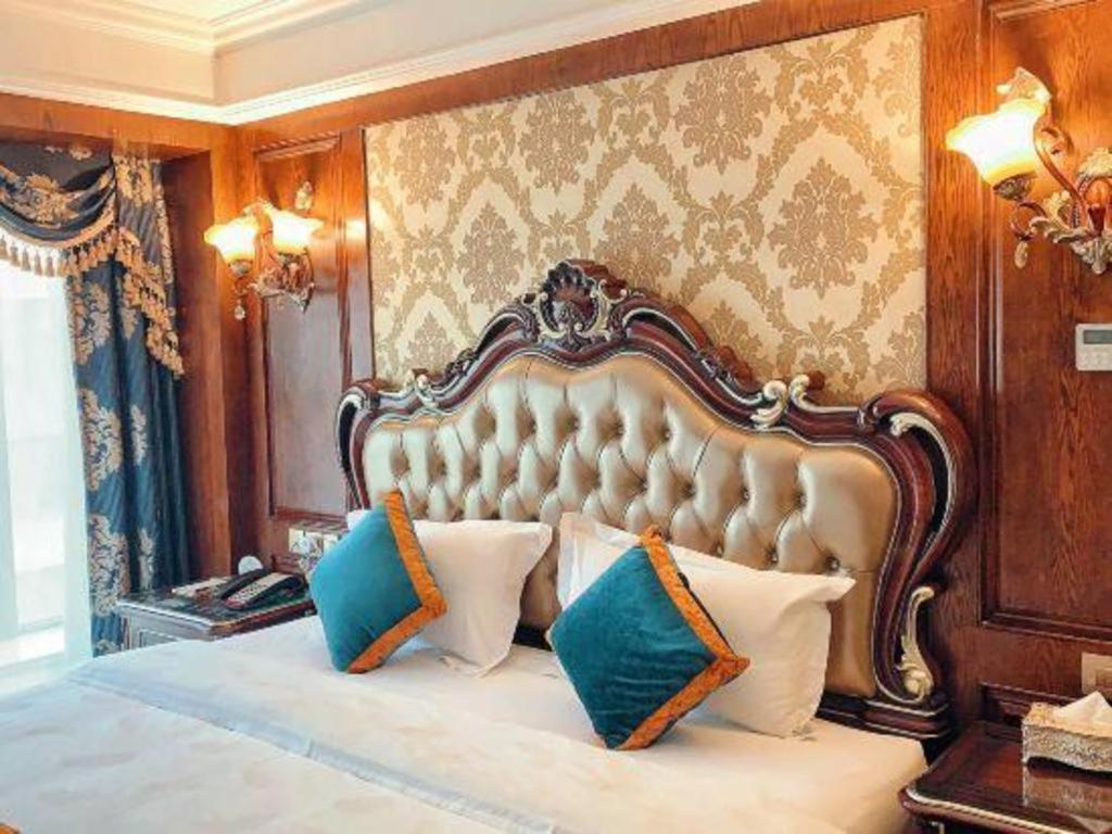 เฉิงตู เฟรนช์ ธีม โกลด์ พาเลซ Hotel ภายนอก รูปภาพ