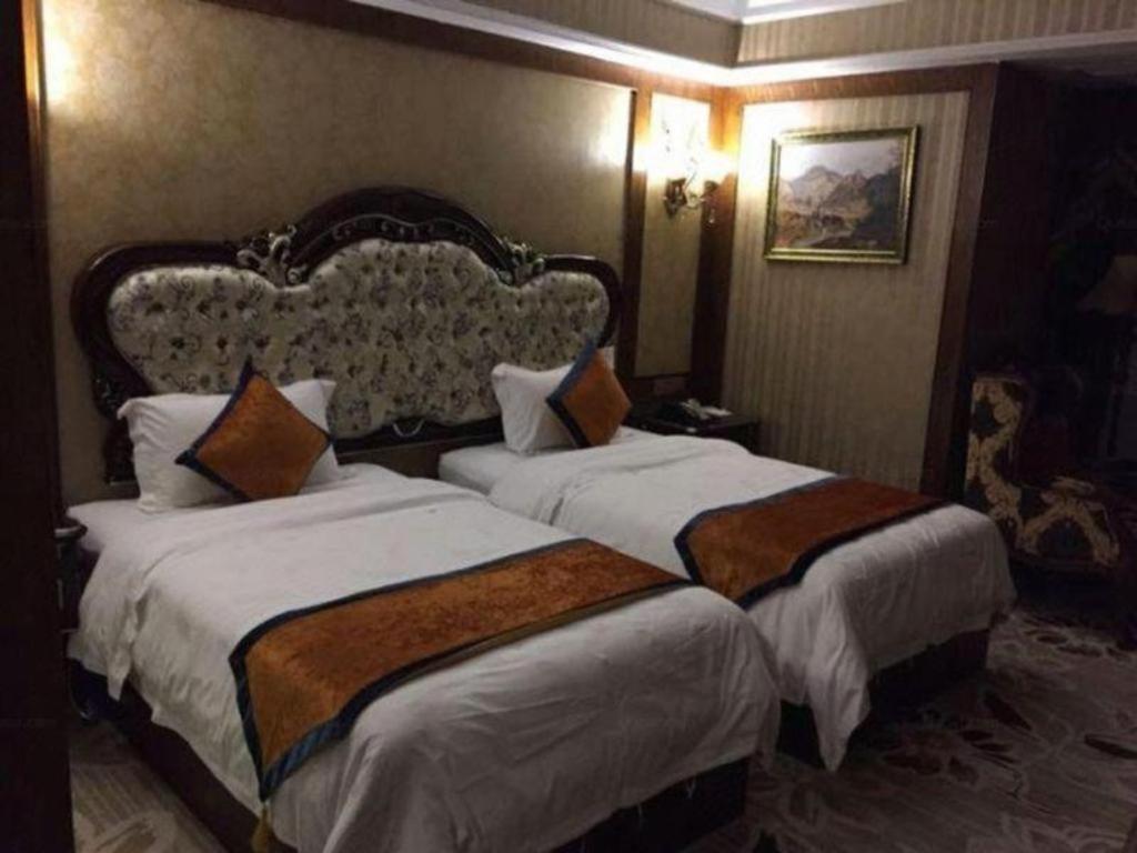 เฉิงตู เฟรนช์ ธีม โกลด์ พาเลซ Hotel ภายนอก รูปภาพ