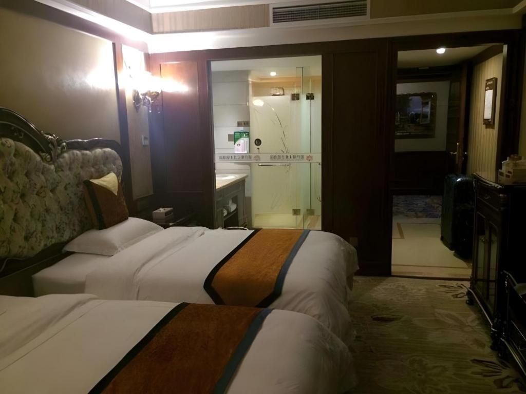 เฉิงตู เฟรนช์ ธีม โกลด์ พาเลซ Hotel ภายนอก รูปภาพ