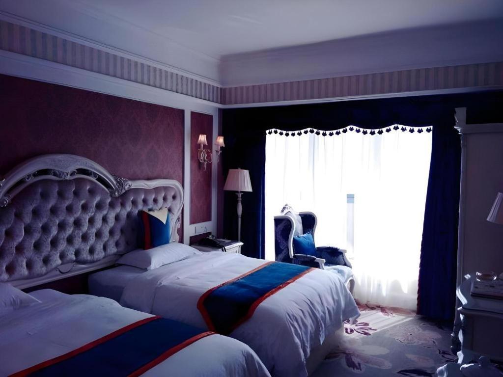 เฉิงตู เฟรนช์ ธีม โกลด์ พาเลซ Hotel ภายนอก รูปภาพ