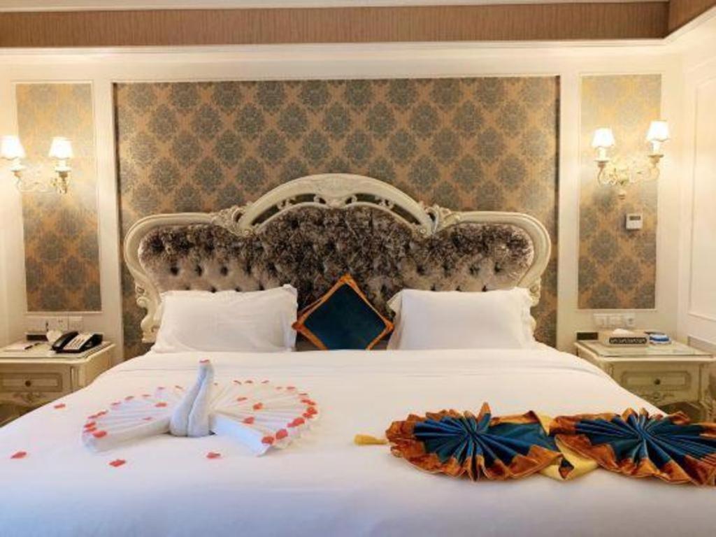 เฉิงตู เฟรนช์ ธีม โกลด์ พาเลซ Hotel ภายนอก รูปภาพ