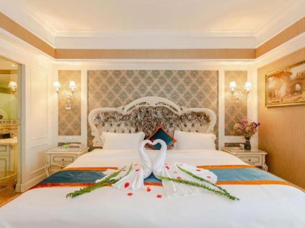 เฉิงตู เฟรนช์ ธีม โกลด์ พาเลซ Hotel ภายนอก รูปภาพ