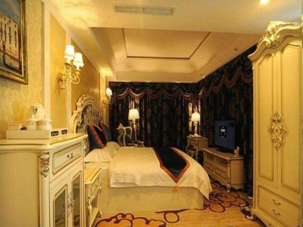 เฉิงตู เฟรนช์ ธีม โกลด์ พาเลซ Hotel ภายนอก รูปภาพ