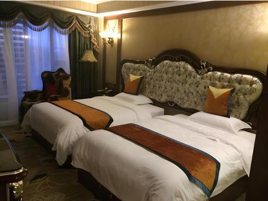 เฉิงตู เฟรนช์ ธีม โกลด์ พาเลซ Hotel ภายนอก รูปภาพ