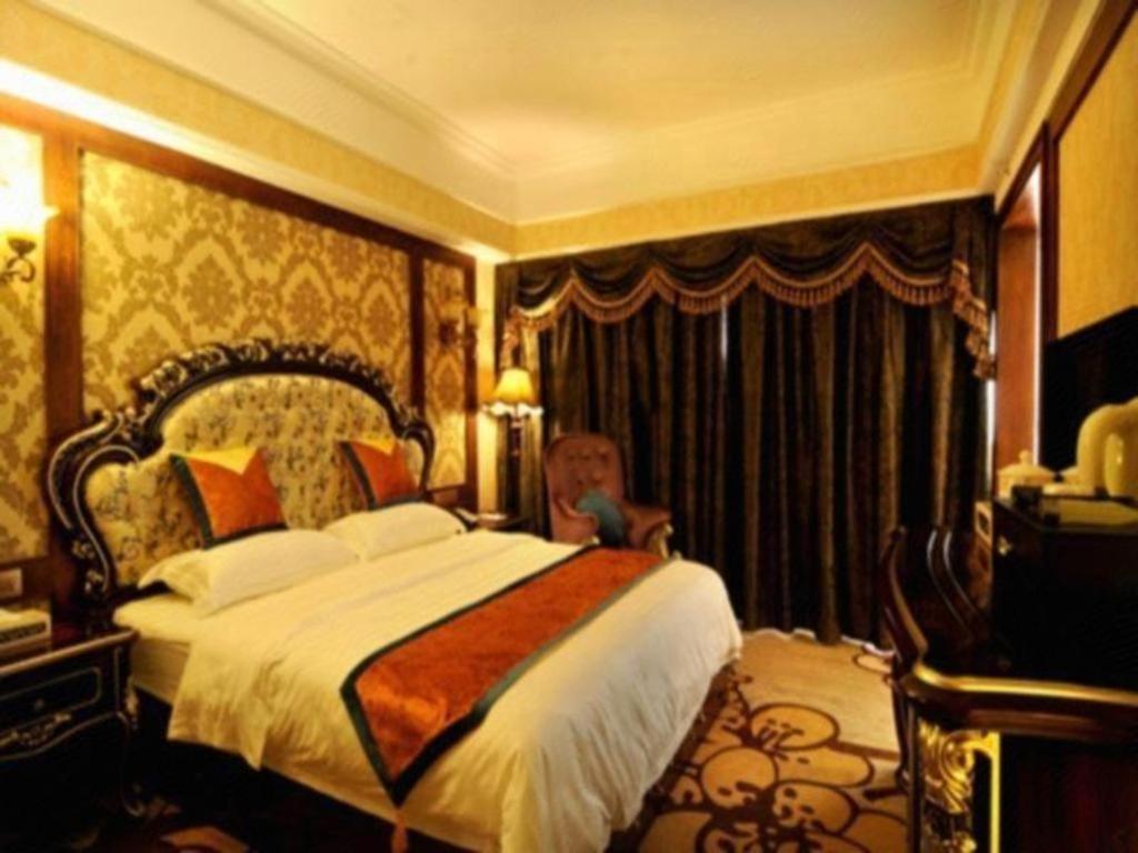 เฉิงตู เฟรนช์ ธีม โกลด์ พาเลซ Hotel ภายนอก รูปภาพ