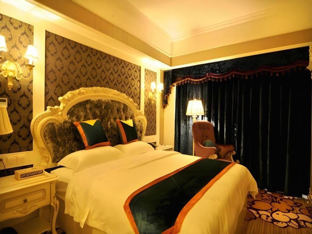 เฉิงตู เฟรนช์ ธีม โกลด์ พาเลซ Hotel ภายนอก รูปภาพ