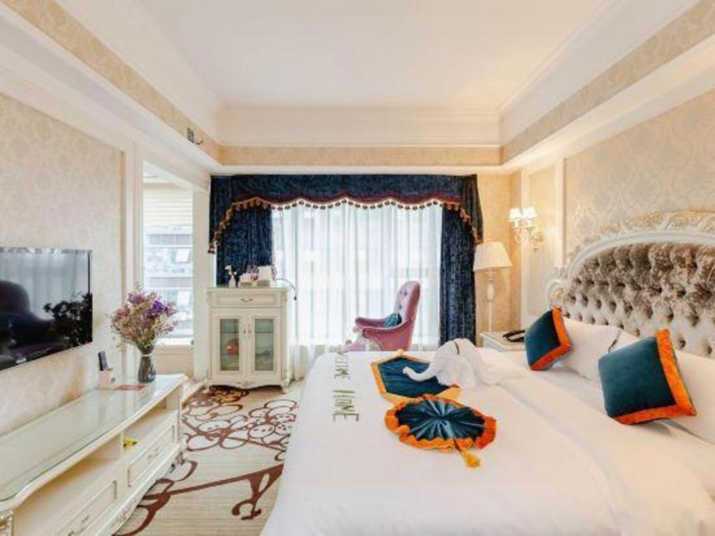 เฉิงตู เฟรนช์ ธีม โกลด์ พาเลซ Hotel ภายนอก รูปภาพ