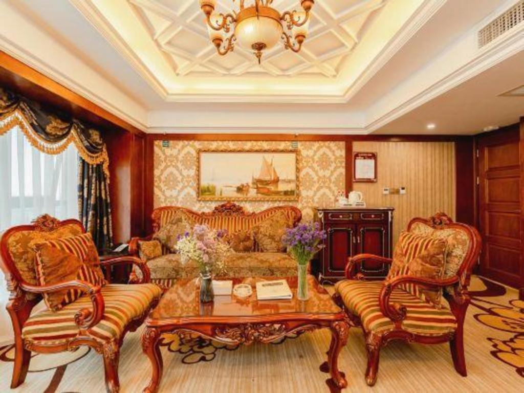 เฉิงตู เฟรนช์ ธีม โกลด์ พาเลซ Hotel ภายนอก รูปภาพ