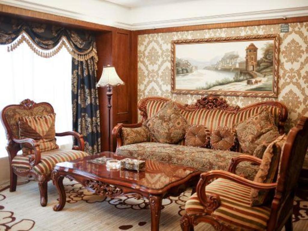 เฉิงตู เฟรนช์ ธีม โกลด์ พาเลซ Hotel ภายนอก รูปภาพ