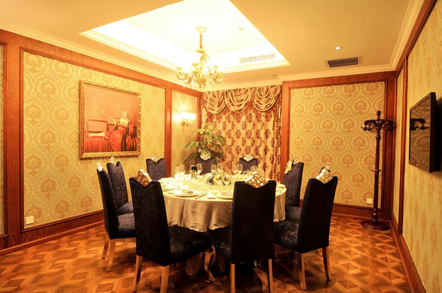 เฉิงตู เฟรนช์ ธีม โกลด์ พาเลซ Hotel ภายนอก รูปภาพ